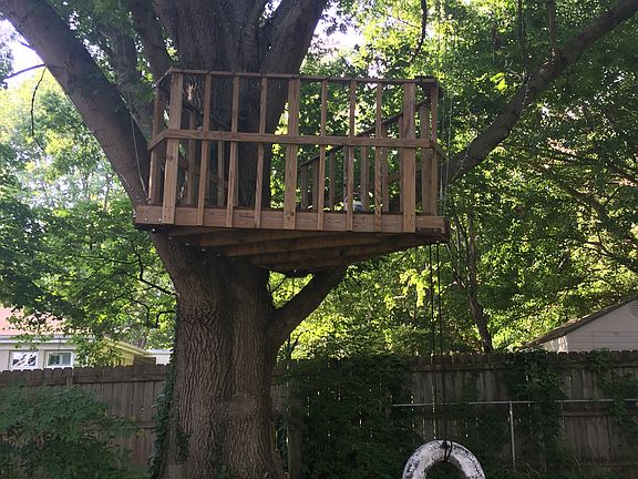 5th image of 4924 Monterey Dr