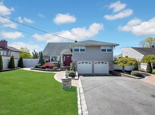 512 Avon Pl, West Islip, NY