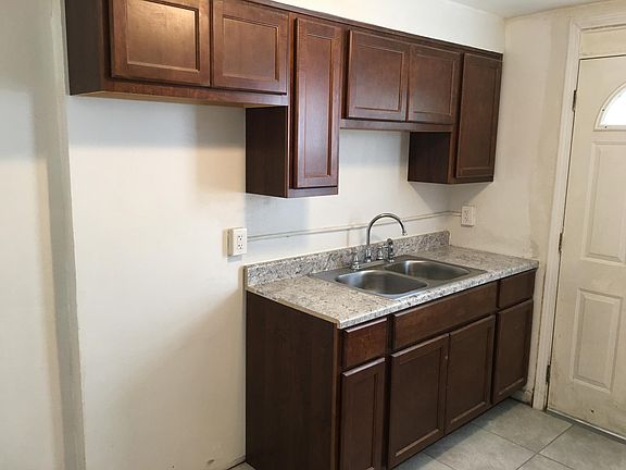 3rd image of 1422 Wentworth Ave