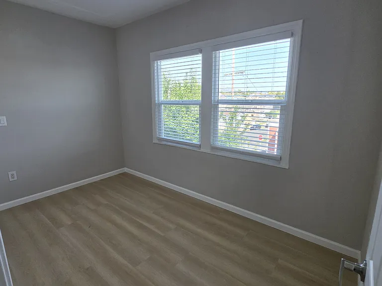 2033 E 20th St — Photo 21
