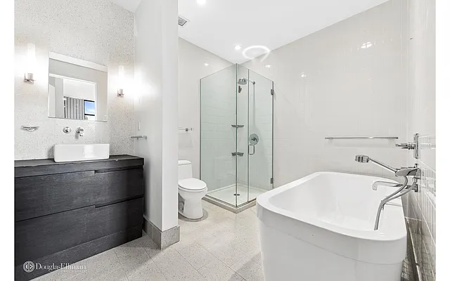 Rented by Douglas Elliman | media 22