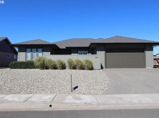 2612 Cedar Loop Dr, Bandon, OR 97411