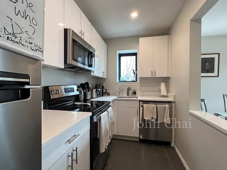 95 Sutherland Rd #2D — Photo 14