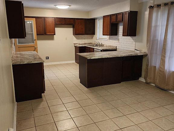 5th image of 2878 Dumbarton Oaks Dr