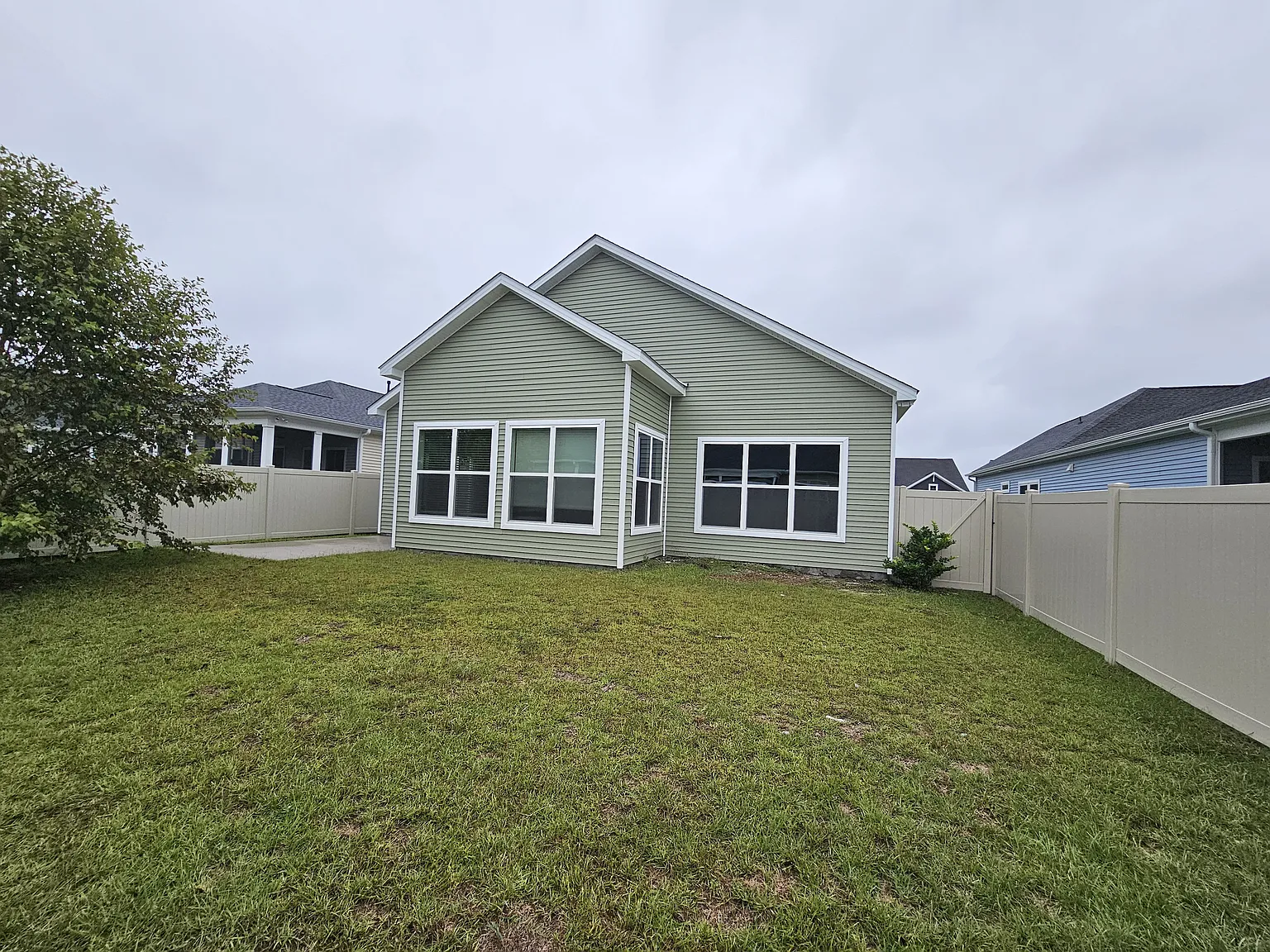 4 bed, 2035 sqft, $2,400 — Photo 2