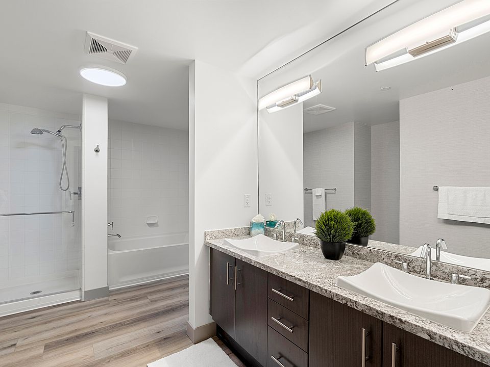 Primary bathroom at 1600 Vine in Hollywood, CA.