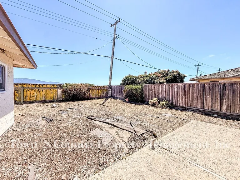 732 La Mesa Dr — Photo 19