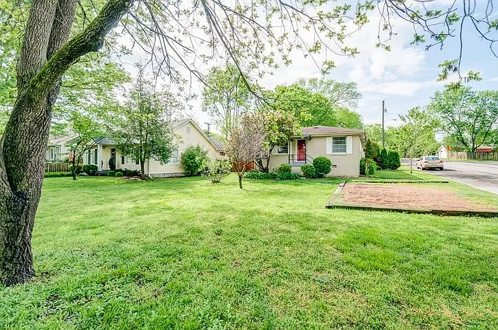 2 bed, 1.0 bath, 1085 sqft, $2,150 — Photo 2