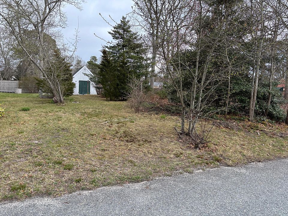 2nd image of 26 Bob-O-Link Lane