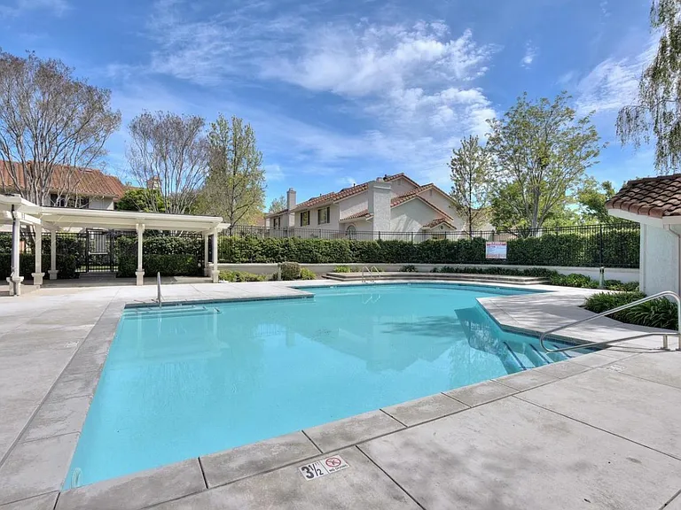 2111 Cuesta Dr — Photo 23