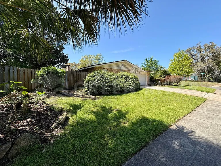 2 Fairway Rd — Photo 4