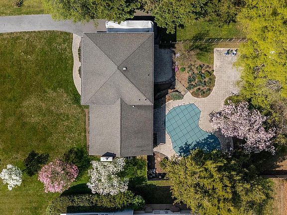 2nd image of 122 E Bay View Dr