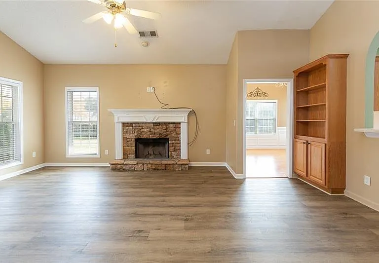 300 McKendree Ct — Photo 8