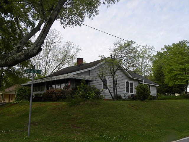 2nd image of 311 Pond St