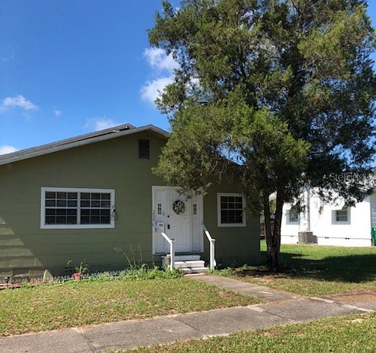 1st image of 208 E Bullard Ave