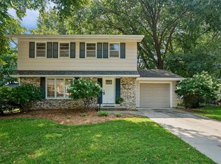 8666 Sunny Hill Dr, Clive, IA 50325