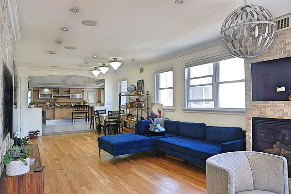 Sold by OOAKB&F INC | media 32