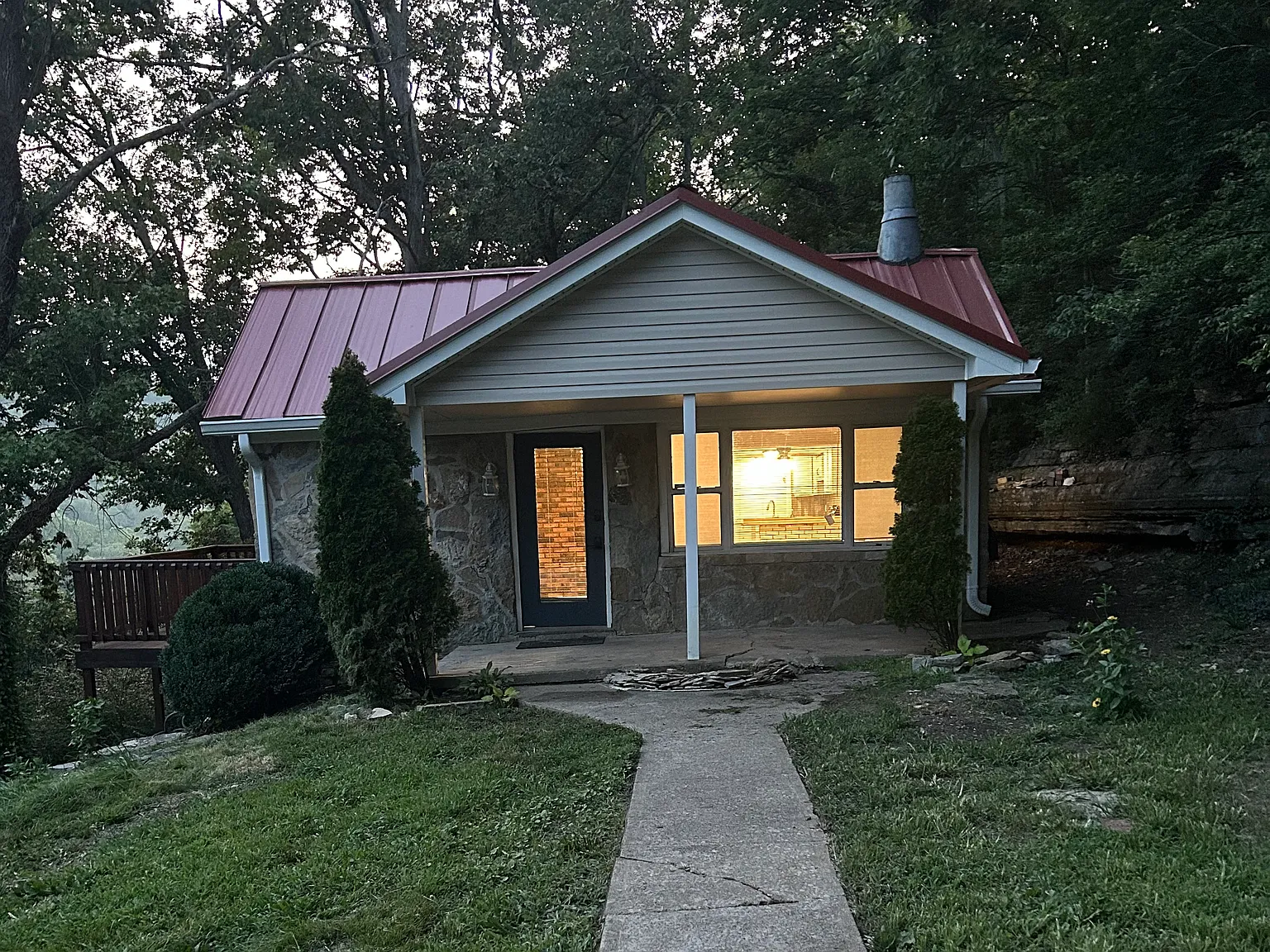3 bed, 1325 sqft, $1,800 — Photo 2