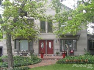 355 Ridgeway St APT 3, Saint Joseph, MI 49085