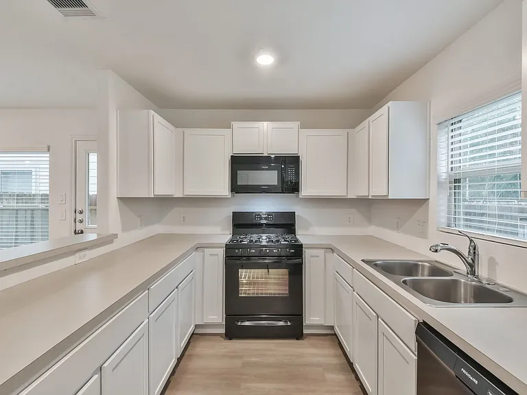 3707 Solanum Dr — Photo 10
