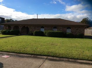 2804 Memphis Ave, Nederland, TX 77627