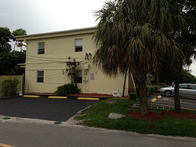 1st image of 101 NW 7th Ave APT 3
