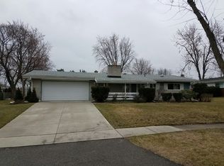 8610 Walnut Hl, Shelby Township, MI