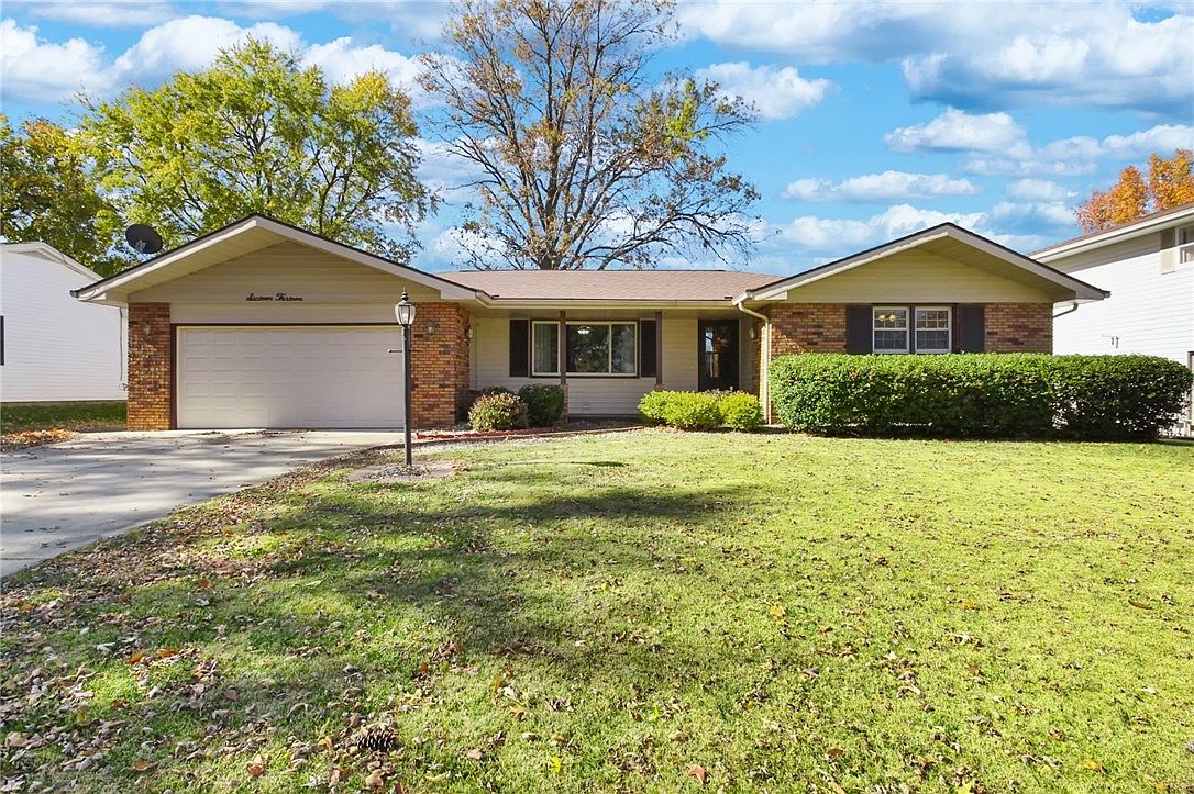1613 Frostwood Ln, Mattoon, IL 61938 Zillow