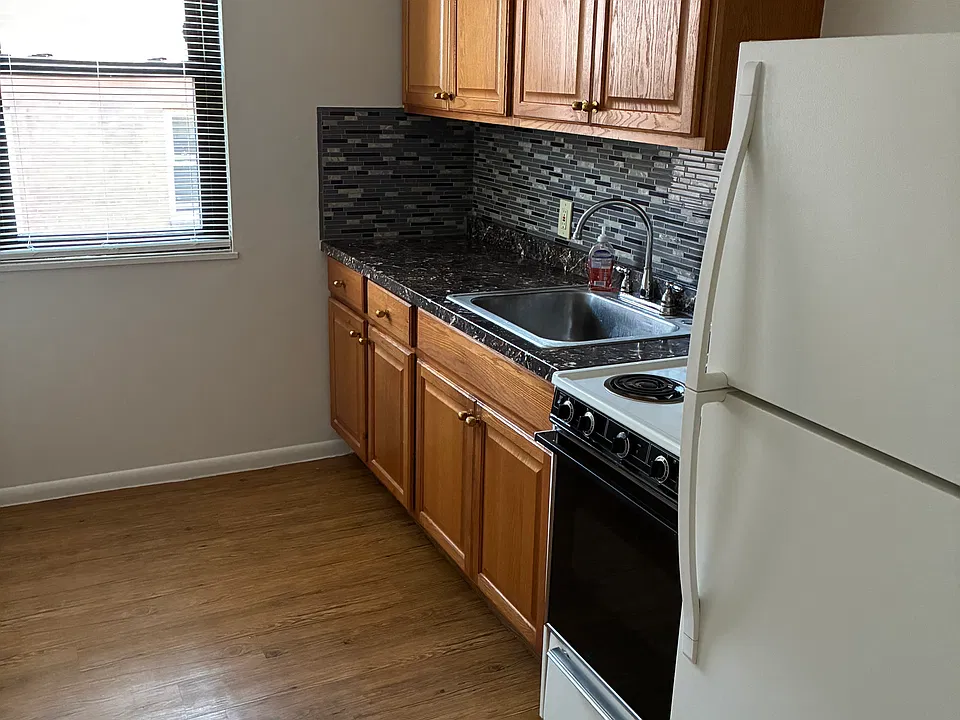 17939 Lakeshore Blvd #205