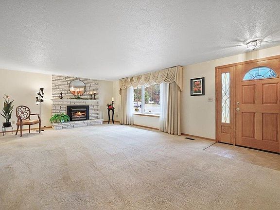 5th image of 619 W Tieton Ave