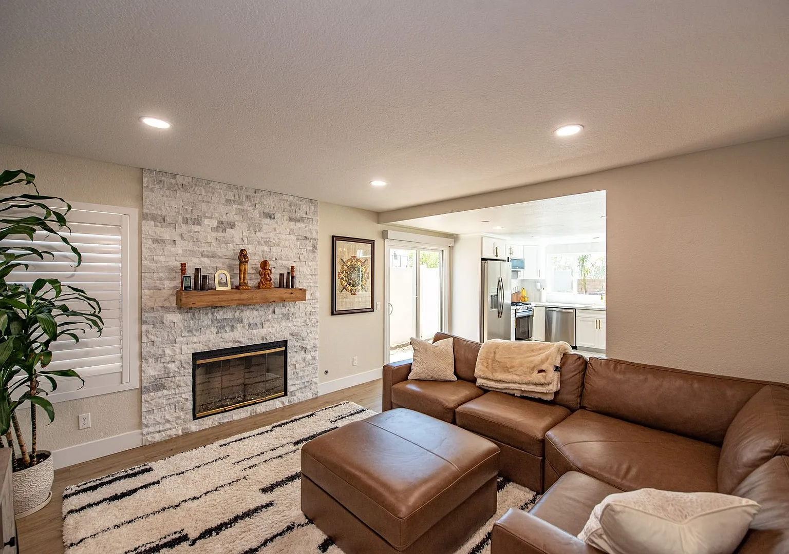 Beautifully Remodeled Shadowridge Home with 3-Car Garage — Photo 4
