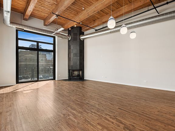 5th image of 525 W Superior St APT 325