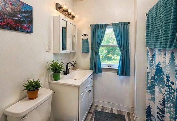 3rd image of 2863 Elm Ave #1