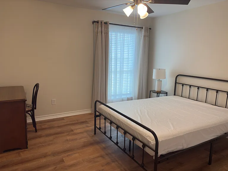 1921 Woodbend Dr — Photo 13