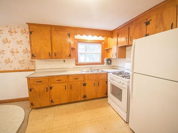 4th image of 377 Nichols St