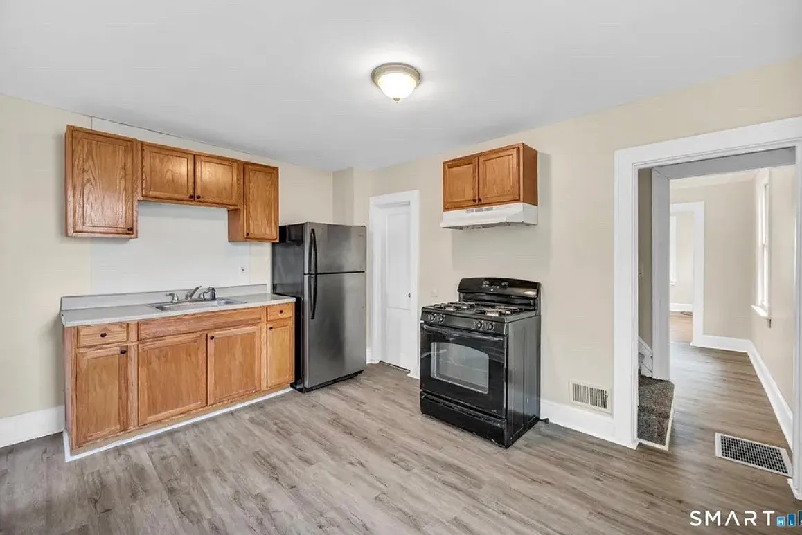 3 bed, $2,200 — Photo 4