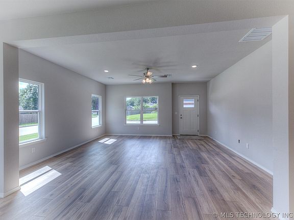 5th image of 2703 W 65th Pl S