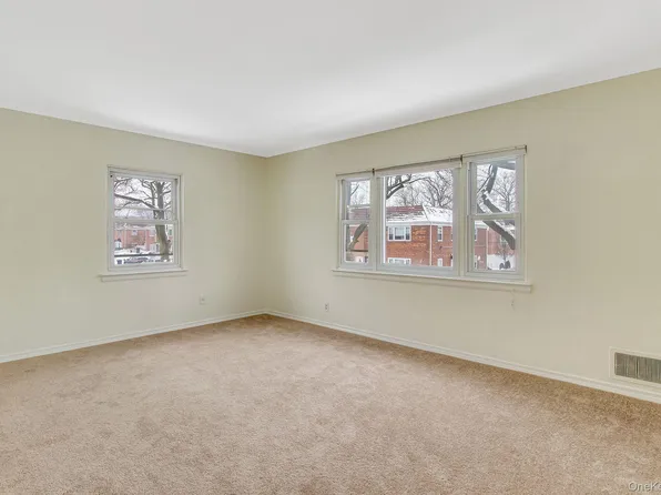 7507 198th St #2, Fresh Meadows, NY 11366