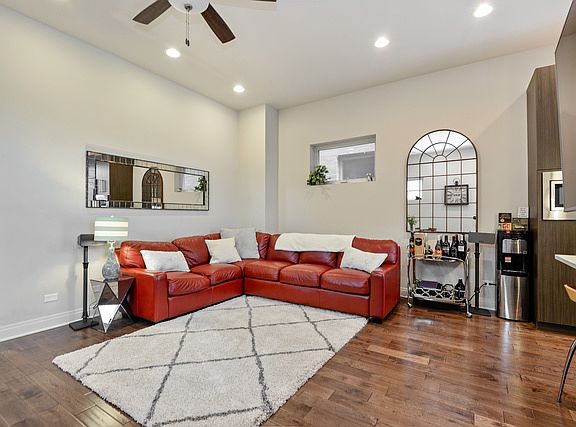 4th image of 1348 W Diversey Pkwy #3