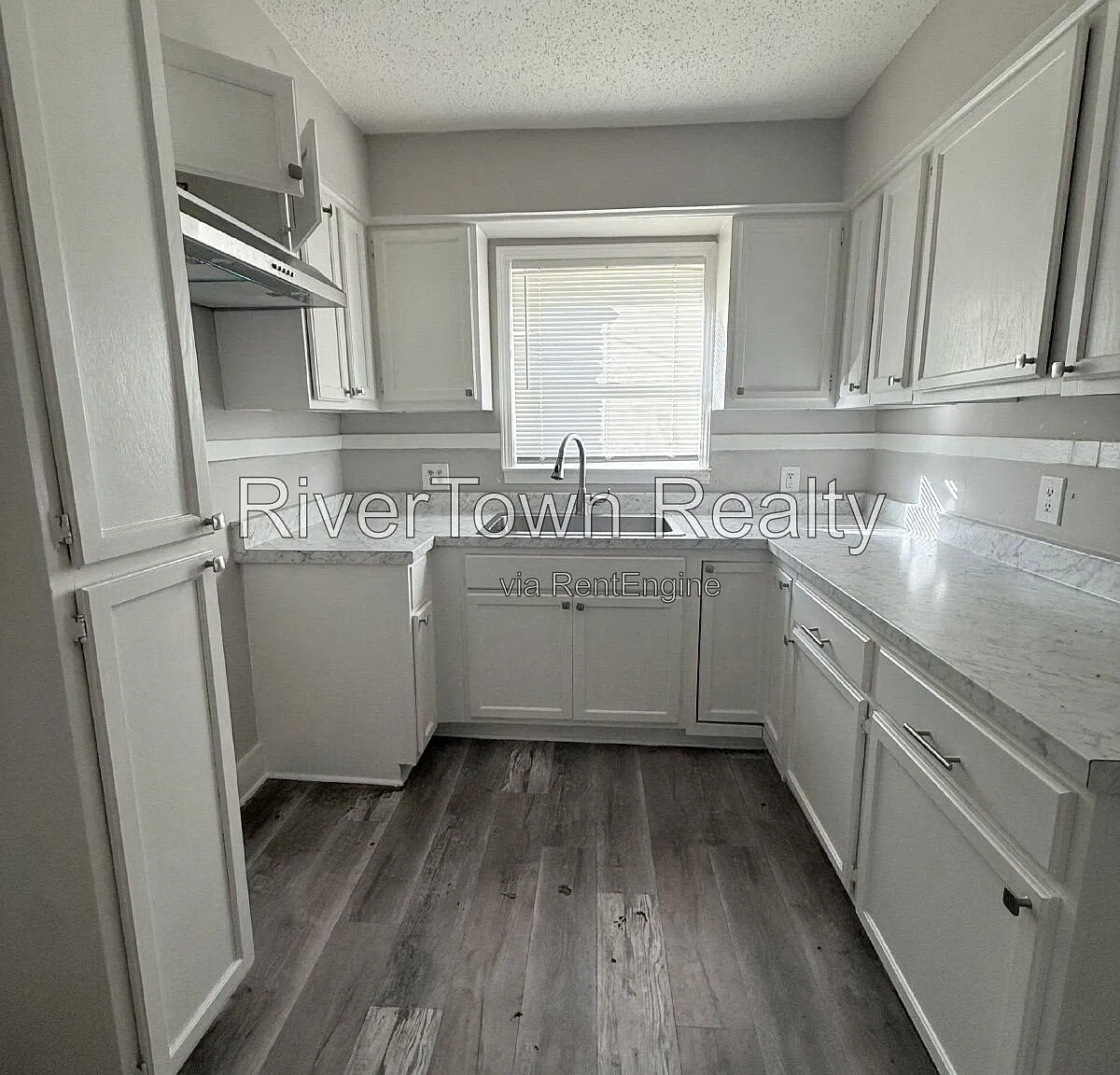 2 bed, 1.0 bath, 890 sqft, $1,095 — Photo 3