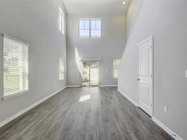 516 E Slaughter Ln #2301 — Photo 3