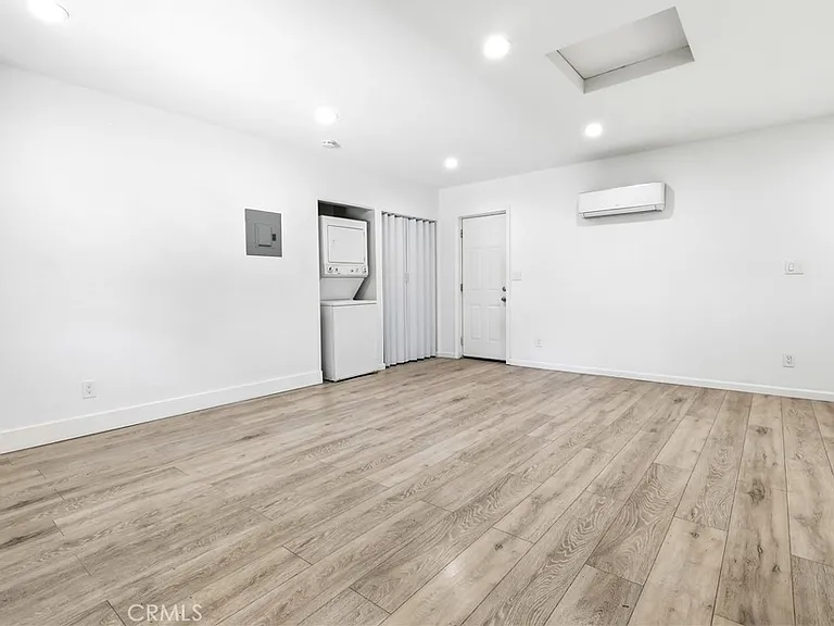 524 E Ghent St — Photo 30