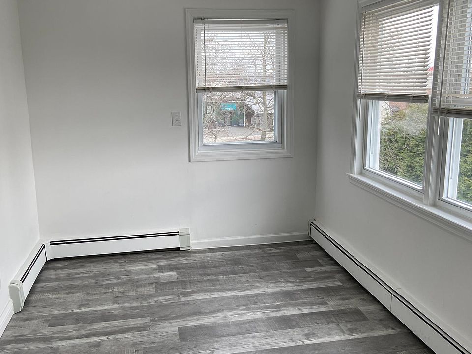1st image of 2821 Davis St Floor 2