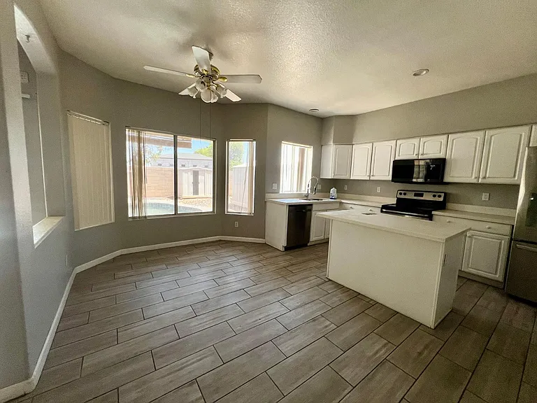 1631 N Garrett Dr — Photo 8