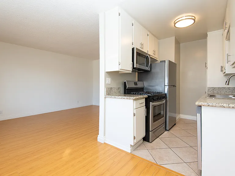 1724 Butler Ave #6 — Photo 4