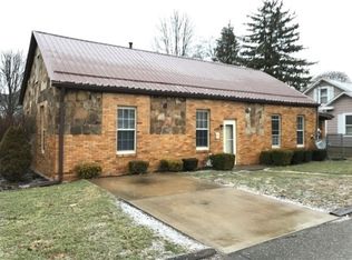 225 Ashwood Ln NW, New Philadelphia, OH 44663