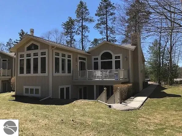 45 Brook Hl, Glen Arbor, MI 49636