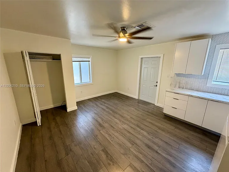 9340 Jamaica Dr — Photo 14