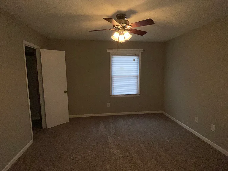 111 Sleepy Creek Dr — Photo 6