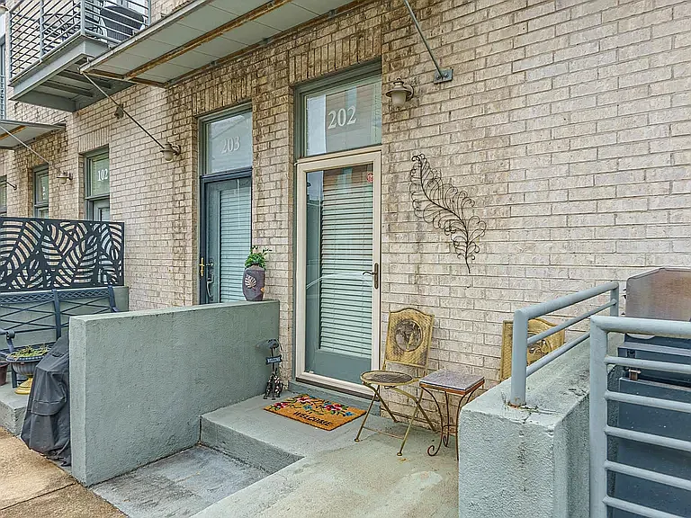 621 Denmark Dr #202